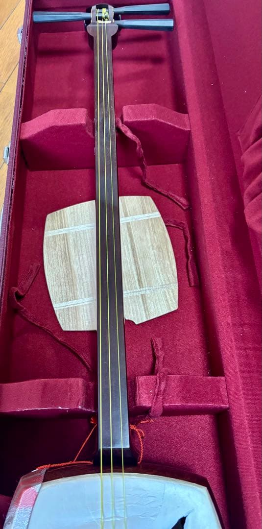 三味線 本体 ハードケース付き 布袋紅 皮破れ有り