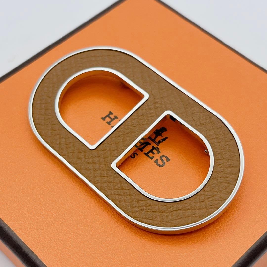 未使用品】HERMES シェーヌダンクル ブローチ ブラウン レザー ピン