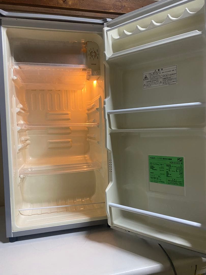 2012年製 AQUA 1ドア冷蔵庫 AQR-81A 75L 冷凍スペース付き