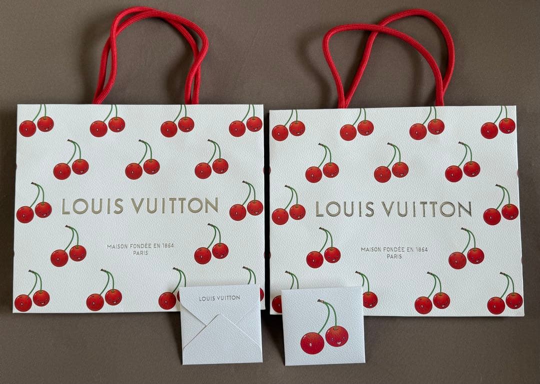LOUIS VUITTON チェリー柄 紙袋とステッカーセット
