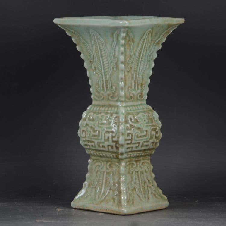 豆青釉四方竜紋花觚  景徳鎮 陶磁器 装飾品 現代工芸品美術品 置物