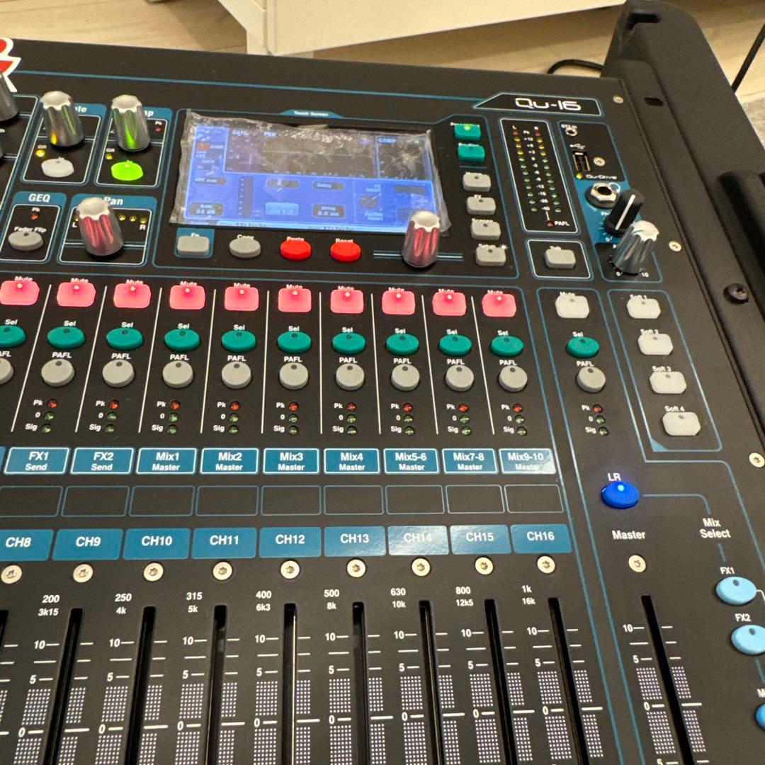 ALLEN&HEATH Qu-16c (SKBケース付き)