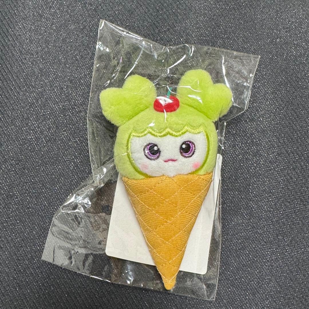 TWICE ジョンヨン ジョンブリー アイスぬいぐるみバッジ - メルカリ