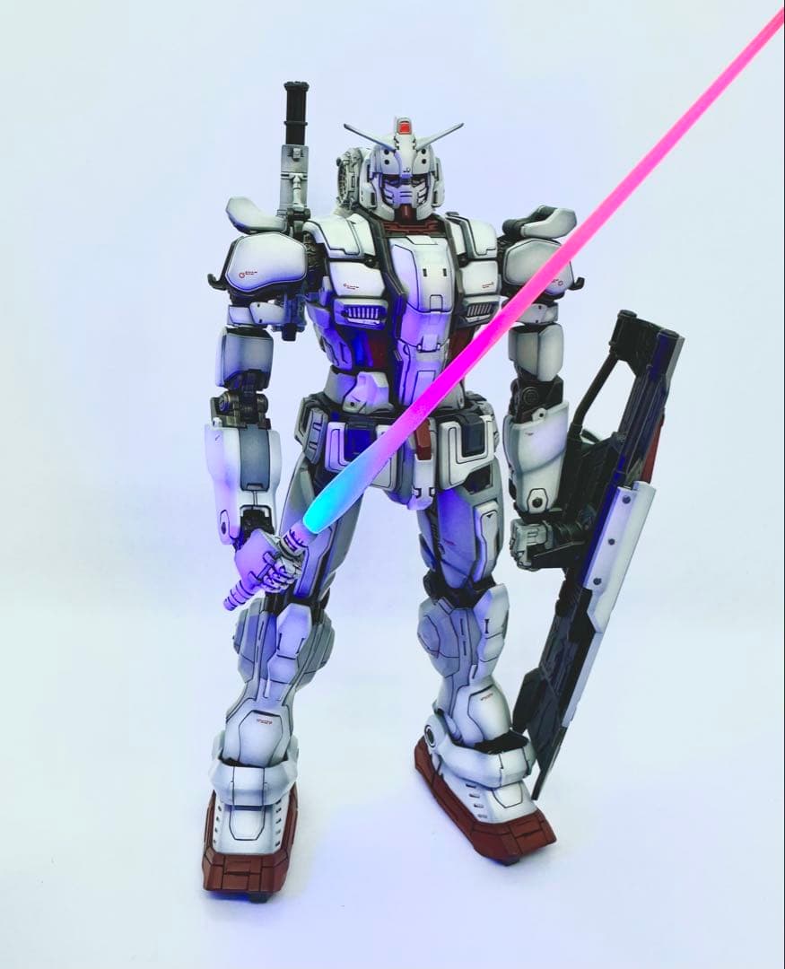 HGUC 1/144 RX-78-2 ガンダムEX 塗装完成品 HG ガンダムEX (復讐のレクイエム)【4573102667014】｜バンダイ（BANDAI）