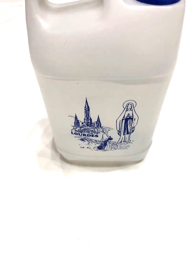 聖地巡礼)(フランス・ルルド地方)ルルドの泉でくんだ奇跡の聖水＊