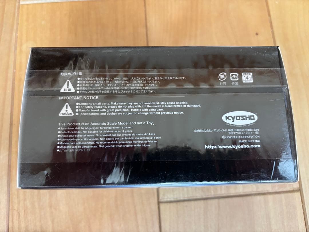 京商　Lexus UX 200 \"version L\" ミニカー　1/43