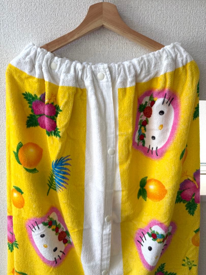 美品　サンリオ　ハローキティ⭐︎トロピカル⭐︎ フルーツ　ハイビスカス　ラップタオル