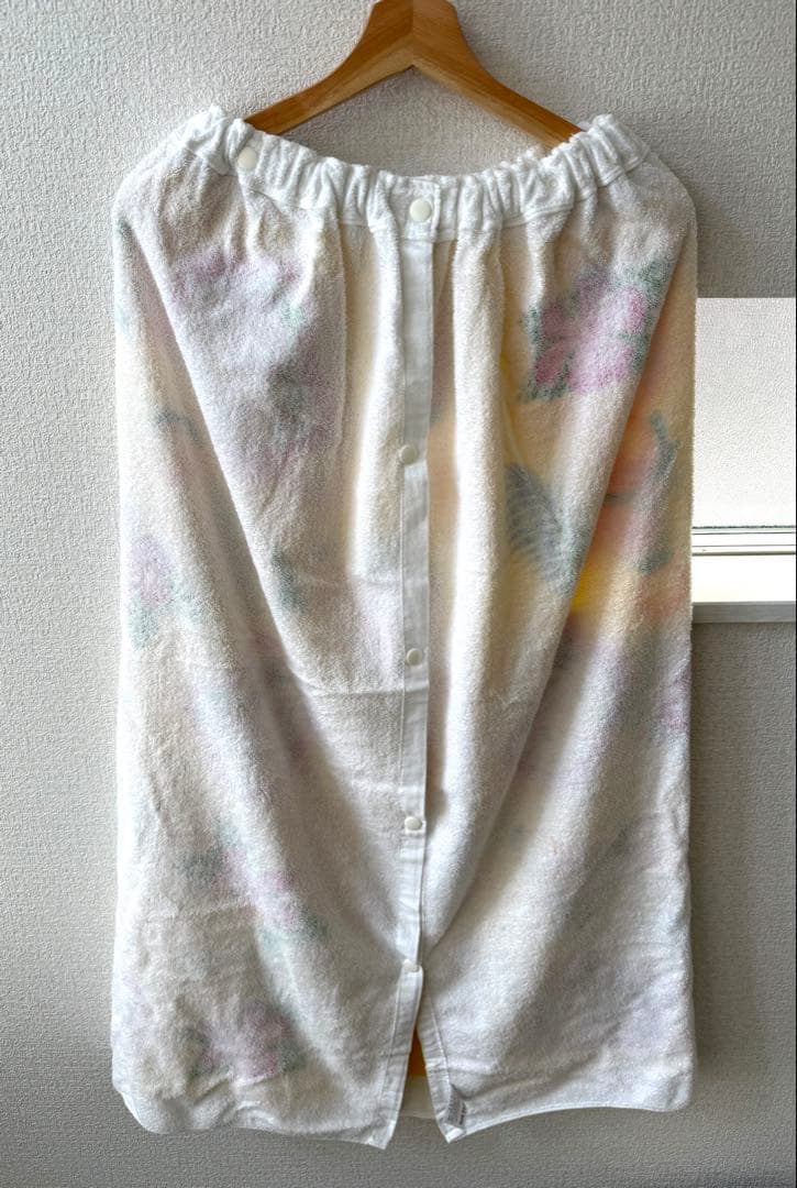 美品　サンリオ　ハローキティ⭐︎トロピカル⭐︎ フルーツ　ハイビスカス　ラップタオル