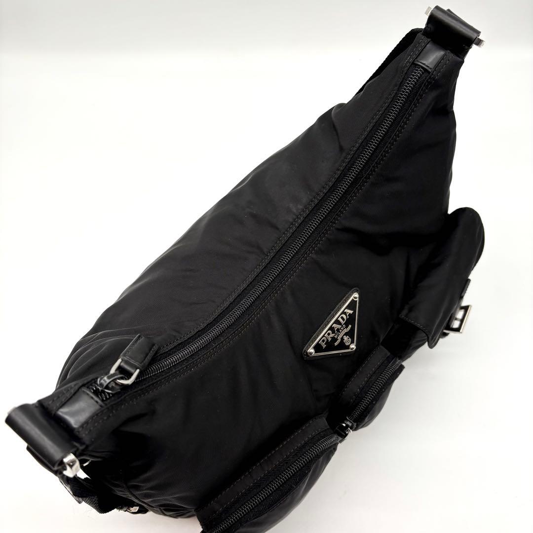 【極美品】プラダ ショルダーバッグ 三角ロゴ ナイロン 黒 BT0523