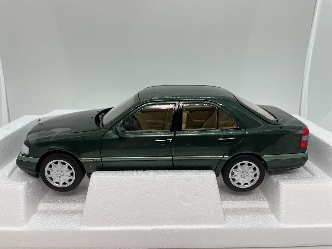 304-038 ノレブ 1/18 メルセデスベンツ C-Class 1993