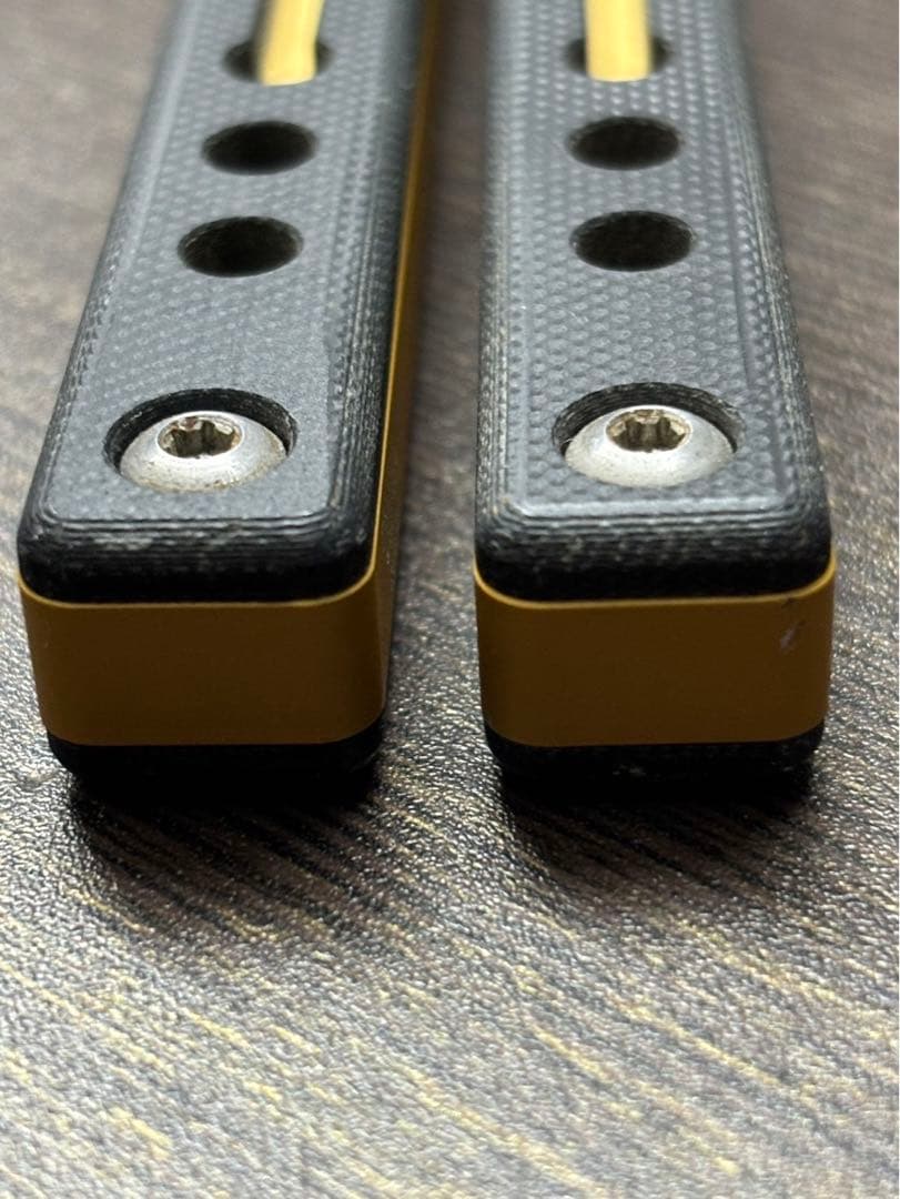 バタフライナイフトレーナー　Squid industries Nautilus