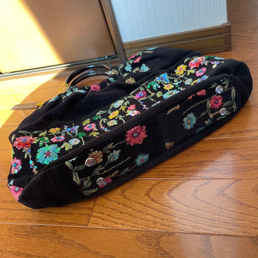 マ*ん様 Think Beet 刺繍ハンドバッグ 黒