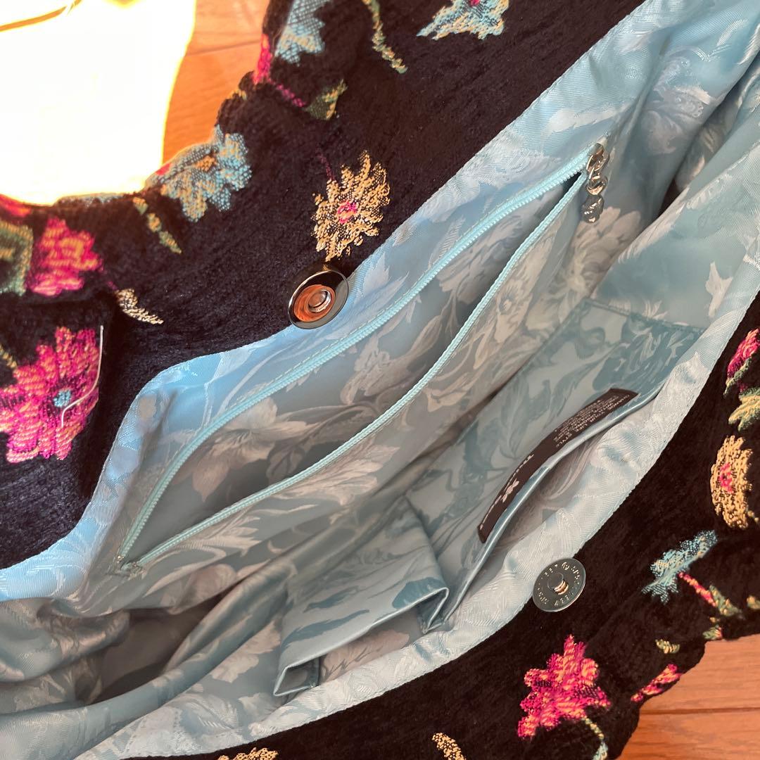 マ*ん様 Think Beet 刺繍ハンドバッグ 黒