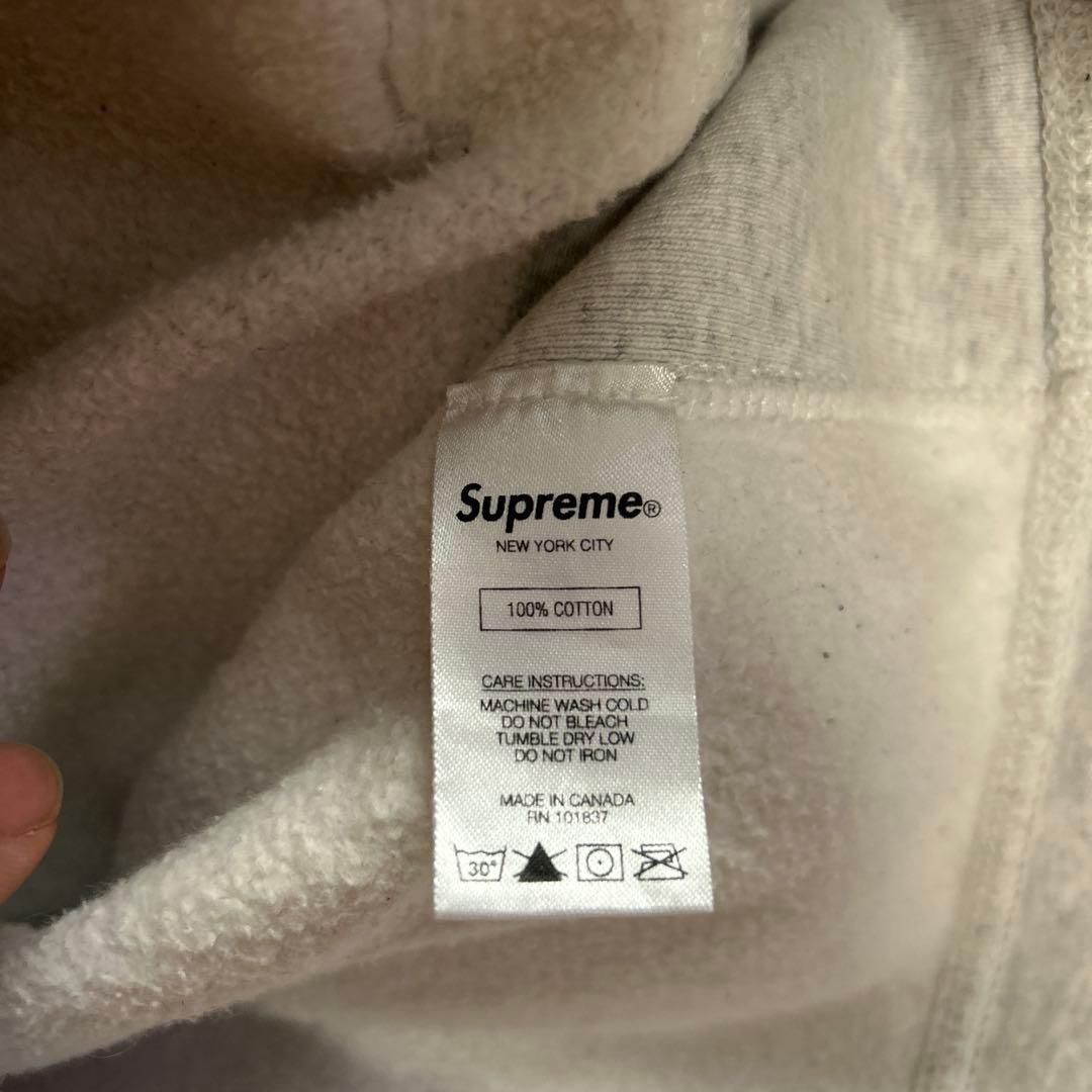 エレン Supremeパーカー