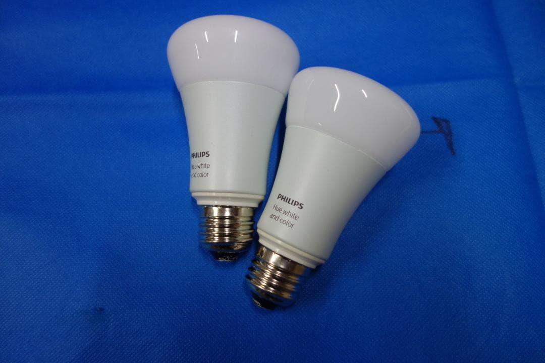 Philips Hue white and color E26 800lm 2個 - メルカリ