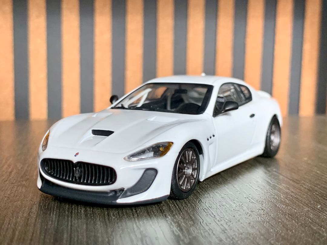 1/43 マセラティ グランツーリスモ MC GT4 2010 ホワイト