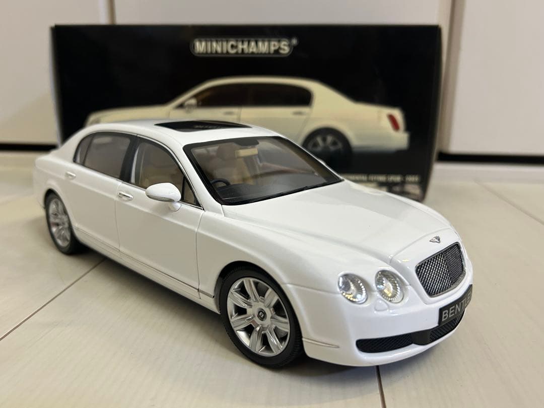 特価 1/18 ベントレー フライングスパーMINICHAMPS ホワイト 希少