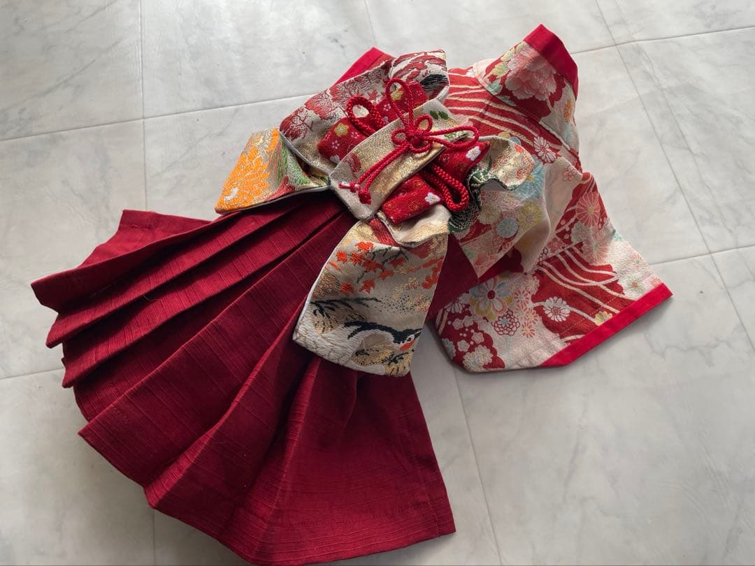 花様専用 わんちゃんの可愛い袴の着物 オーダー作成 赤花結びと古典柄
