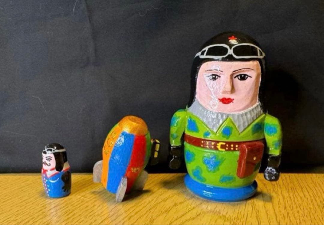 ロシア アーティスト 宇宙マトリョーシカ 3組。長期保存