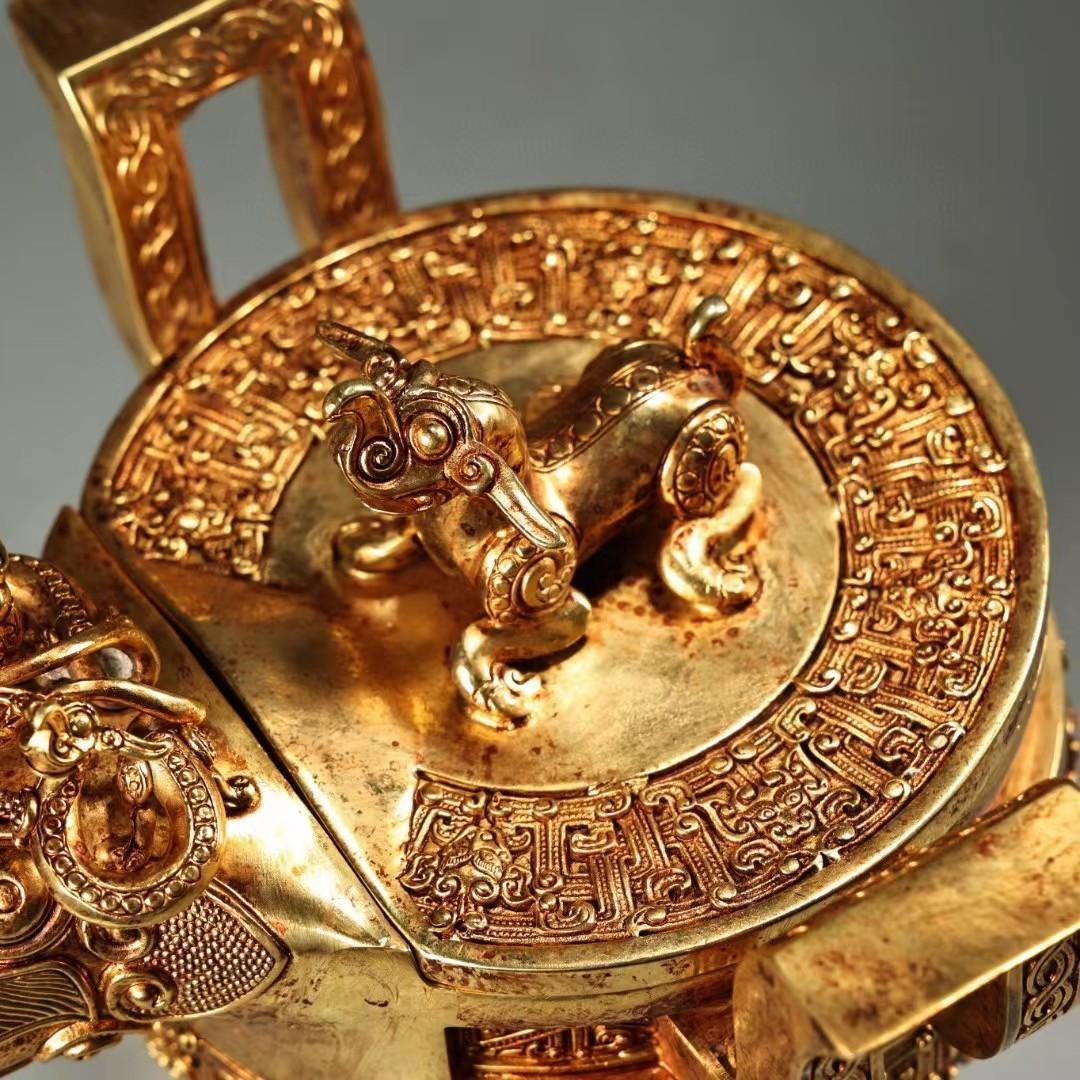 中国古美術・旧蔵鎏金獣面円鼎炉・純銅細密彫・純手作り・高浮彫・置物・茶道具・文房