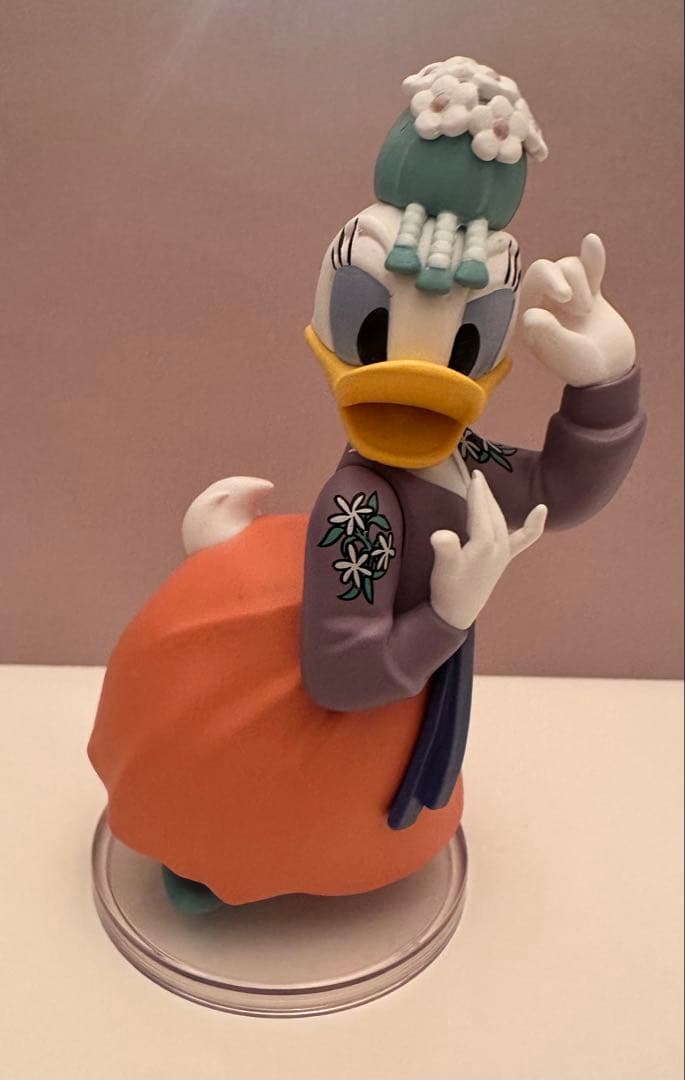 ディズニー　韓国ディズニーストア限定　韓服　ドナルド　デイジー　フィギュア