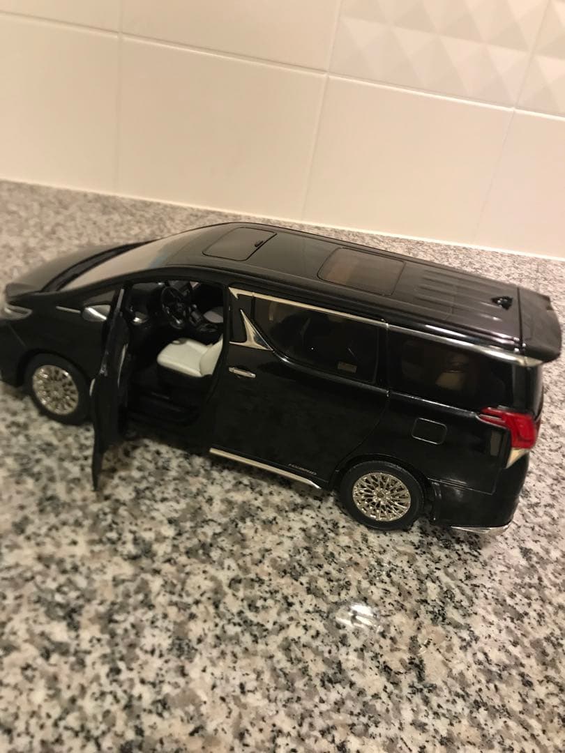 【新品未使用】LEXUSレクサスLM300h ブラック1：18 ミニカー