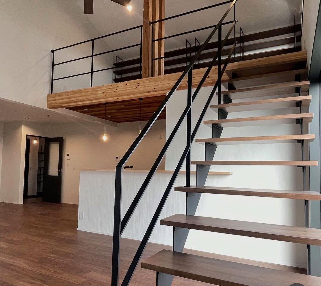 アイアン階段 スケルトン ささら桁 踏み板 鉄骨 手摺てすり オーダー