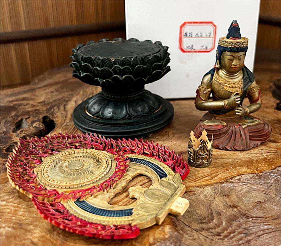 仏教美術 木製 細密彫り 彩色 大日如来像 火炎光背 仏像 共箱 人気の