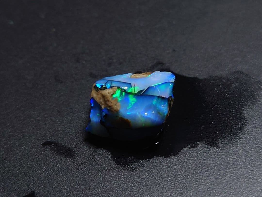 オパール 原石 チョーク エチオピア 鉱物 標本 希少ライン