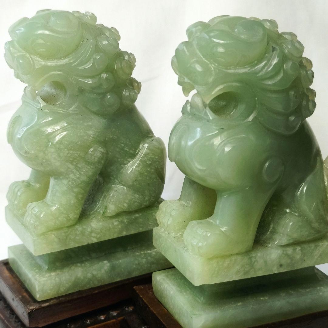中国骨董 玉獅子一対 手彫唐木台付 清朝古美術 コレクター放出 天然石