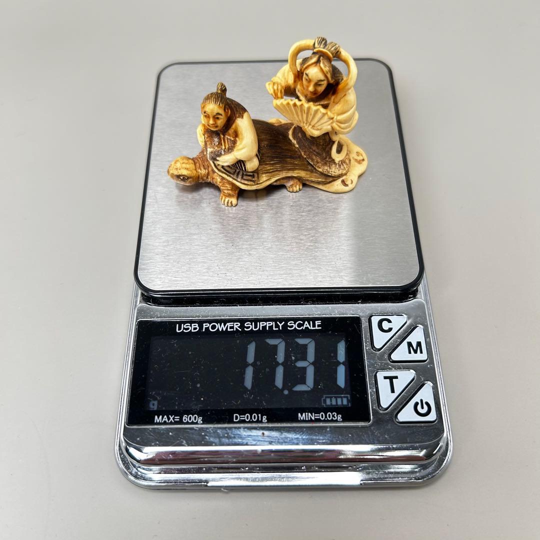 亀に乗った男女極上 根付 天然素材アンティーク骨董 飾り物古美術置物細密