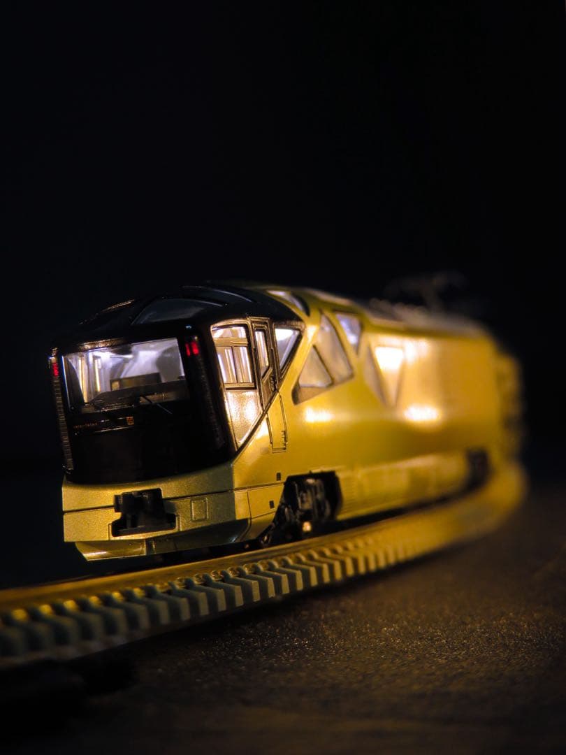 KATO E001形 TRAIN SUITE 四季島(室内灯取付済)【新品】