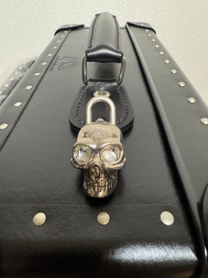 未使用美品】 アレキサンダー・マックイーン グローブトロッター