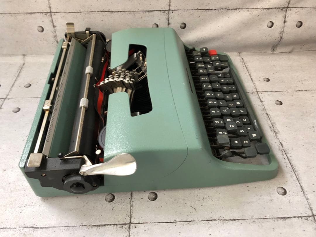 Olivetti タイプライター lettera 32 ジャンク品(L129) Olivetti
