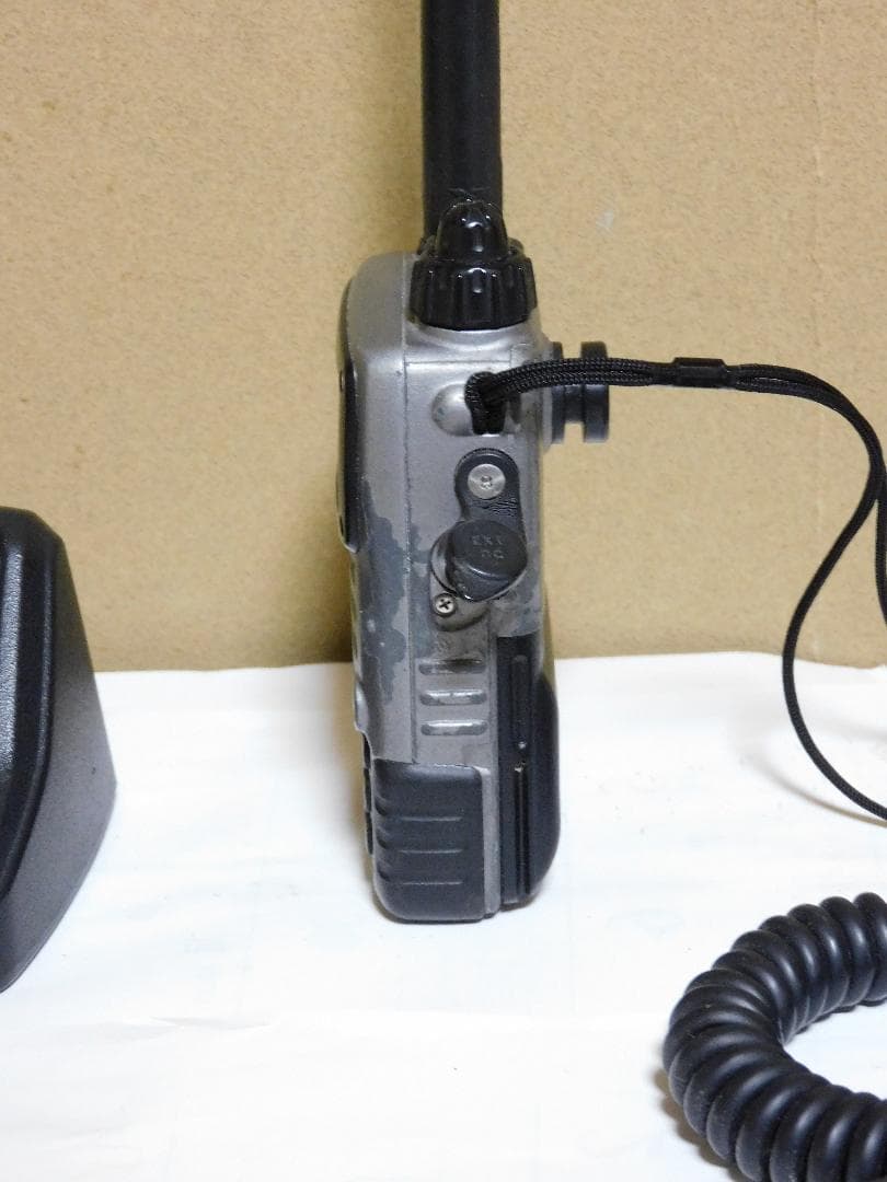 STANDARD製50/144/430MHz帯アマチュア無線ハンディ機VX-7 ハンディ