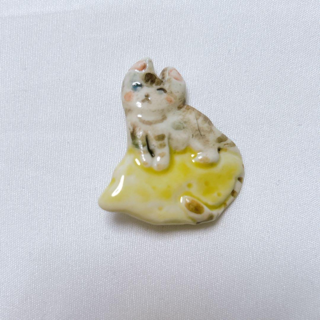 小菅幸子さん ブローチ 猫 - メルカリ