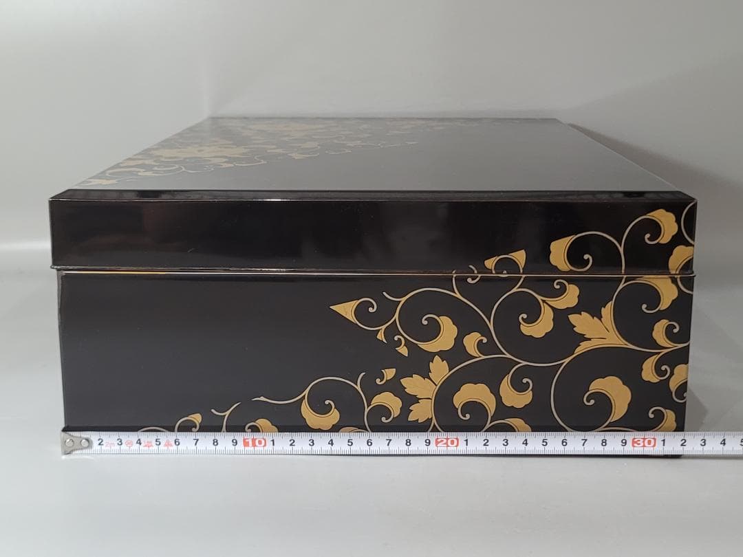 纏枝蓮花紋 蒔絵 四方 蓋物 古美術 DT326