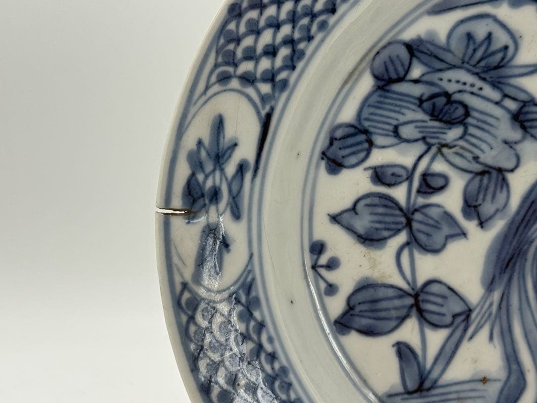 中国　明時代　染付　孔雀牡丹紋大皿　古染　送料込み250622