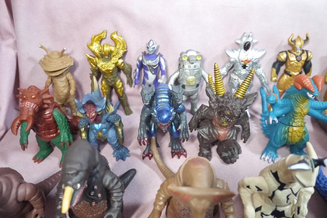 ウルトラ怪獣シリーズ500怪獣ソフビ82体セット