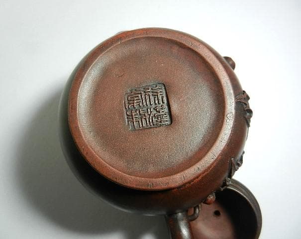 宜興紫砂茶壷（底款「徐漢棠制」、高さ10cm、横幅13cm、容量