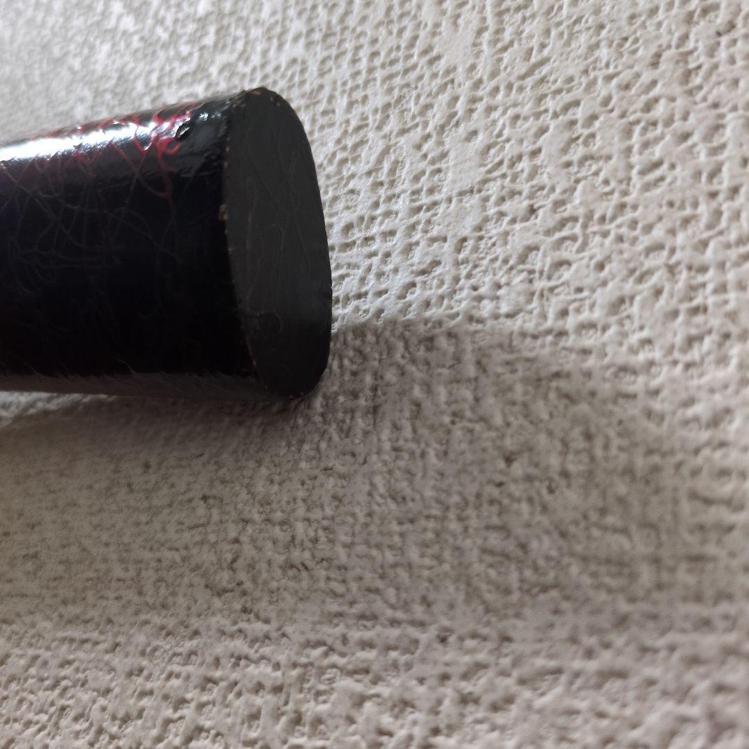 赤いハンドルの刀