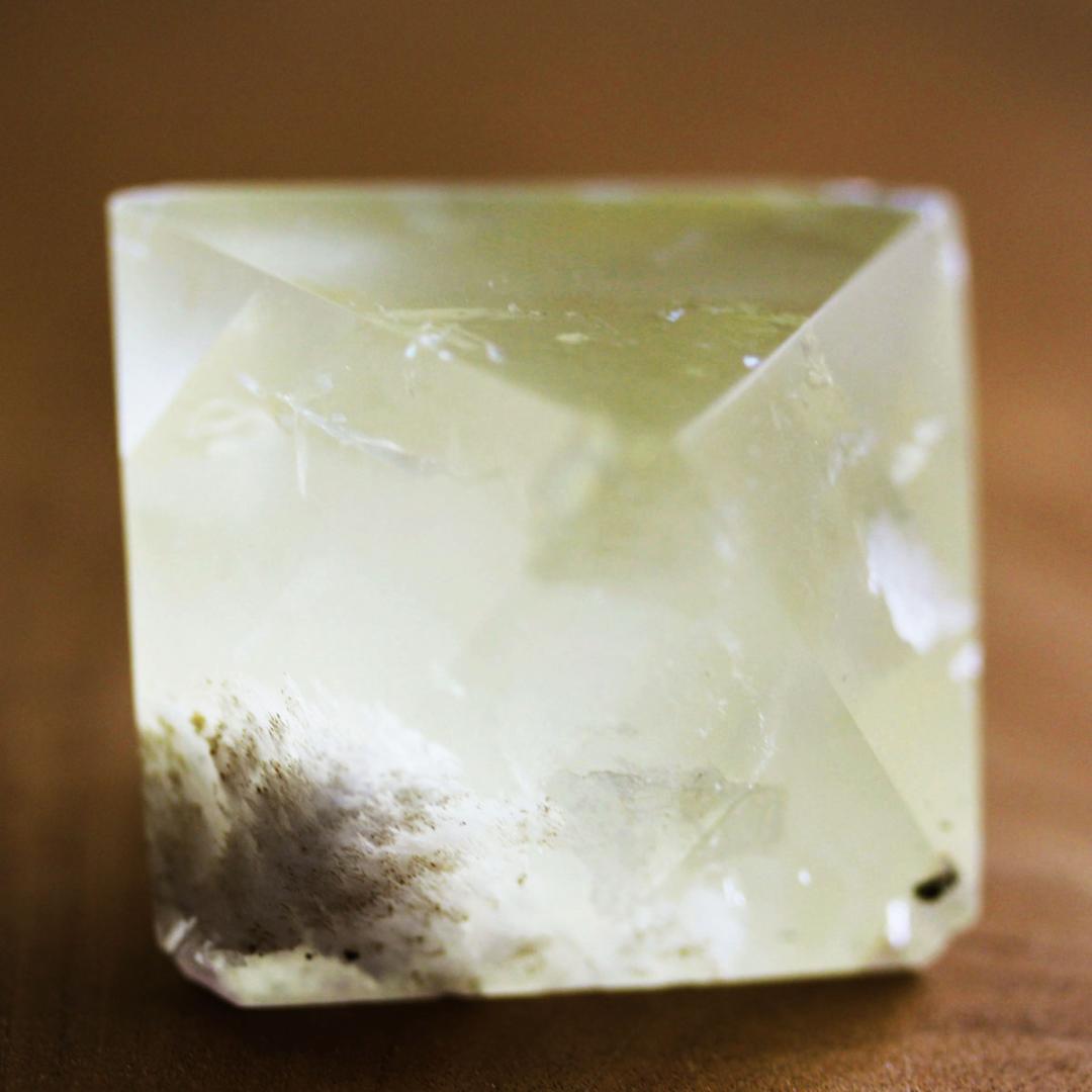 クリームイエロー 82g イリノイ産フローライト 蛍石八面体原石蛍石