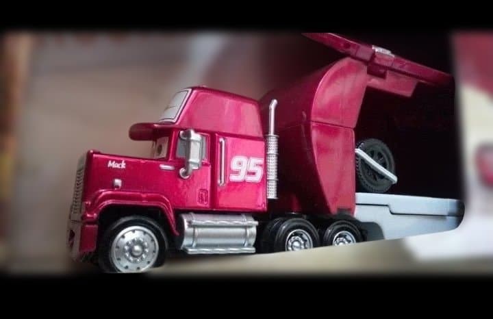 マテルカーズ ROAD TRIPPIN' MACK