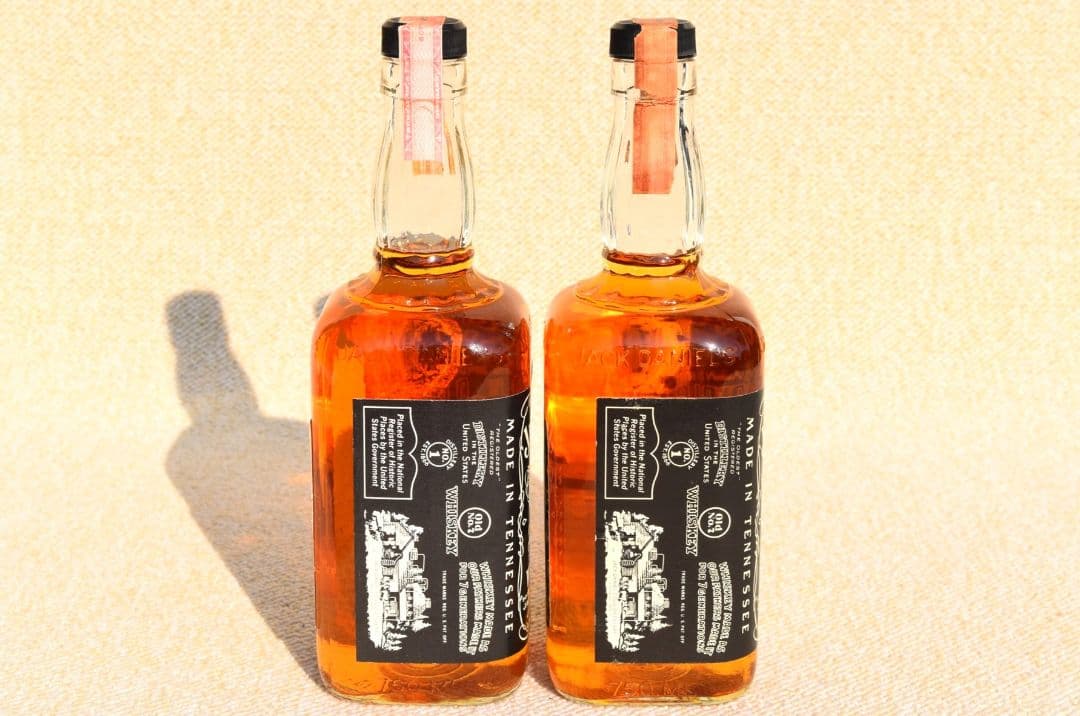 □ ジャックダニエル 旧ボトル 赤紙封印 750ml 瓶底82 84 □