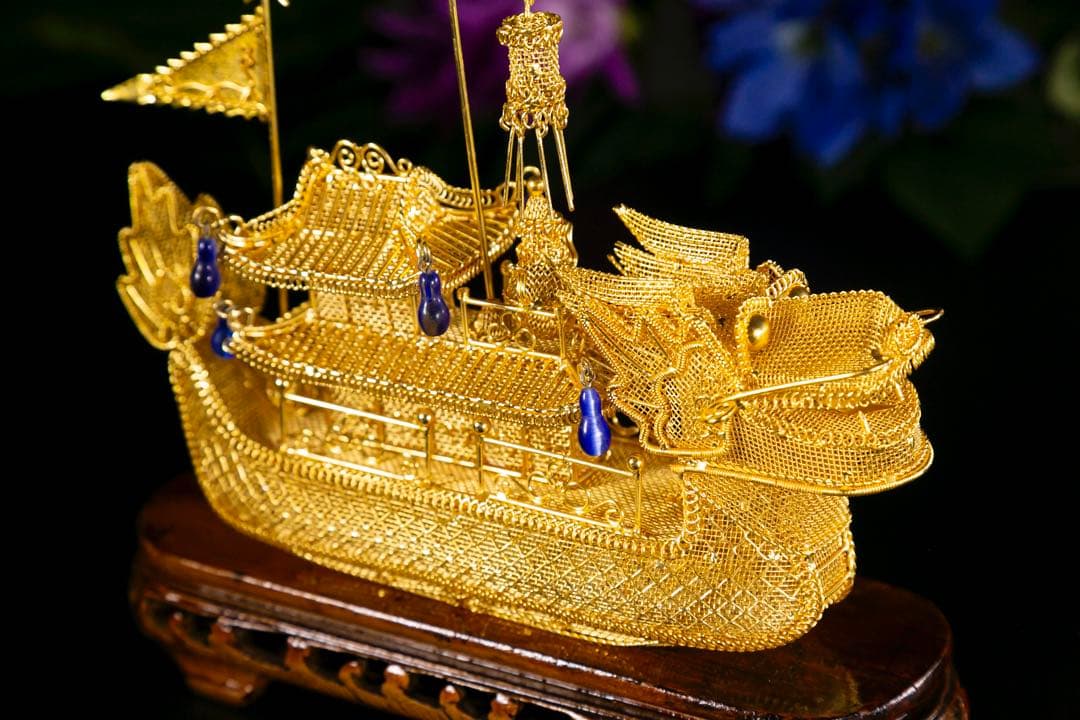 【中国工芸品】鍍金絹龍船置物　波紋台付