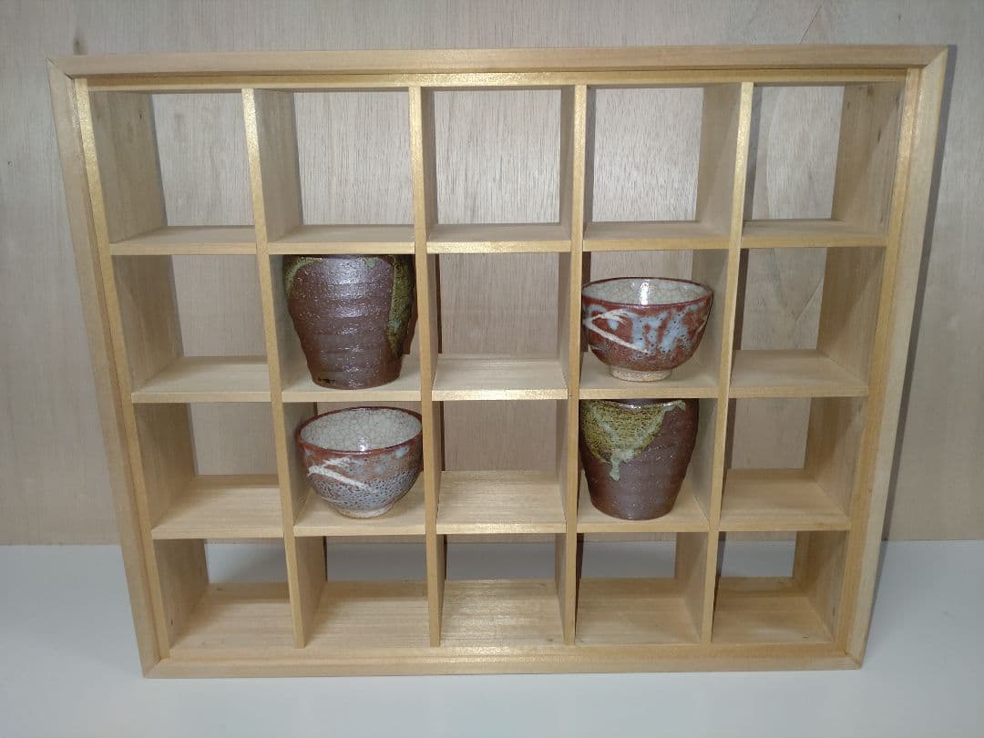 C 飾り棚 アガチス材 コレクションラック （ 蕎麦猪口 茶碗 骨董品 等に）
