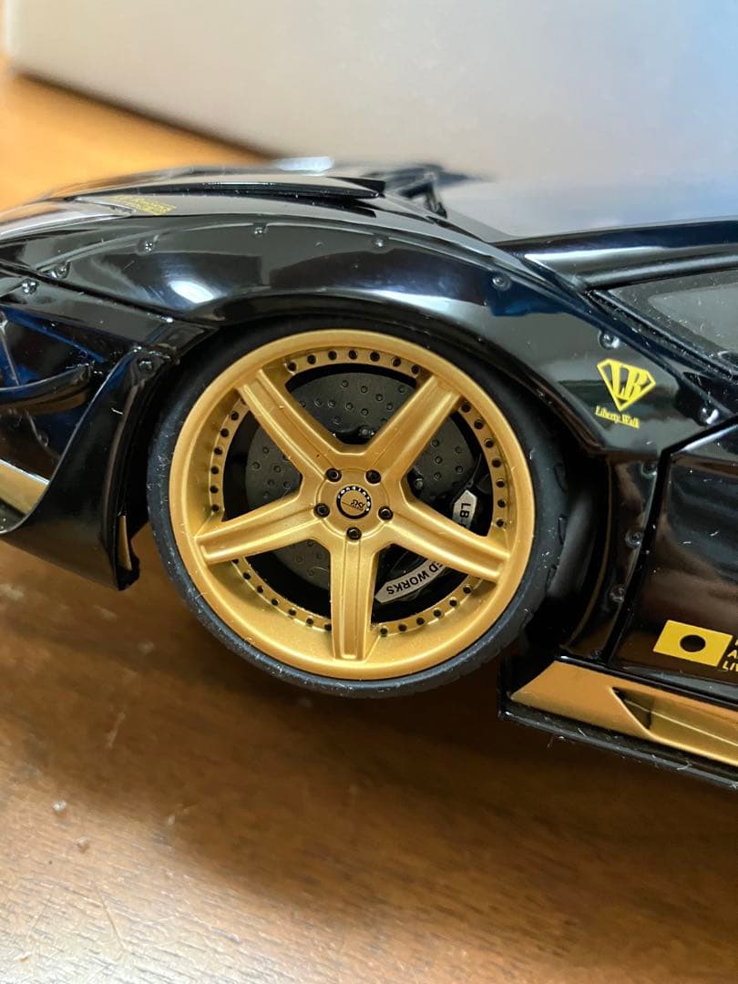 1/18 オートアート　AUTOart ランボルギーニ アヴェンタドールLBWK