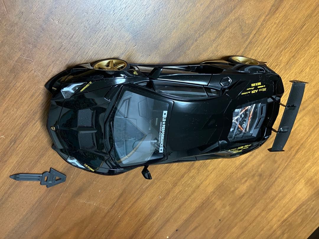 1/18 オートアート　AUTOart ランボルギーニ アヴェンタドールLBWK