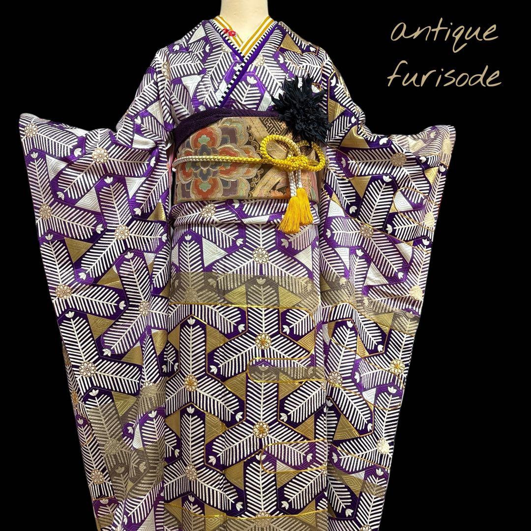 う58 煌紫モダン 洗練幾何学が映えるアンティ ク振袖 帯と セット