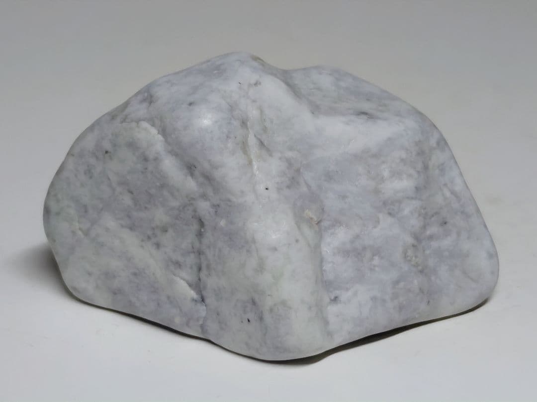 ヨシオ 189g 翡翠 ヒスイ 原石 鑑賞石 自然石 誕生石 鉱物 鉱石 水石